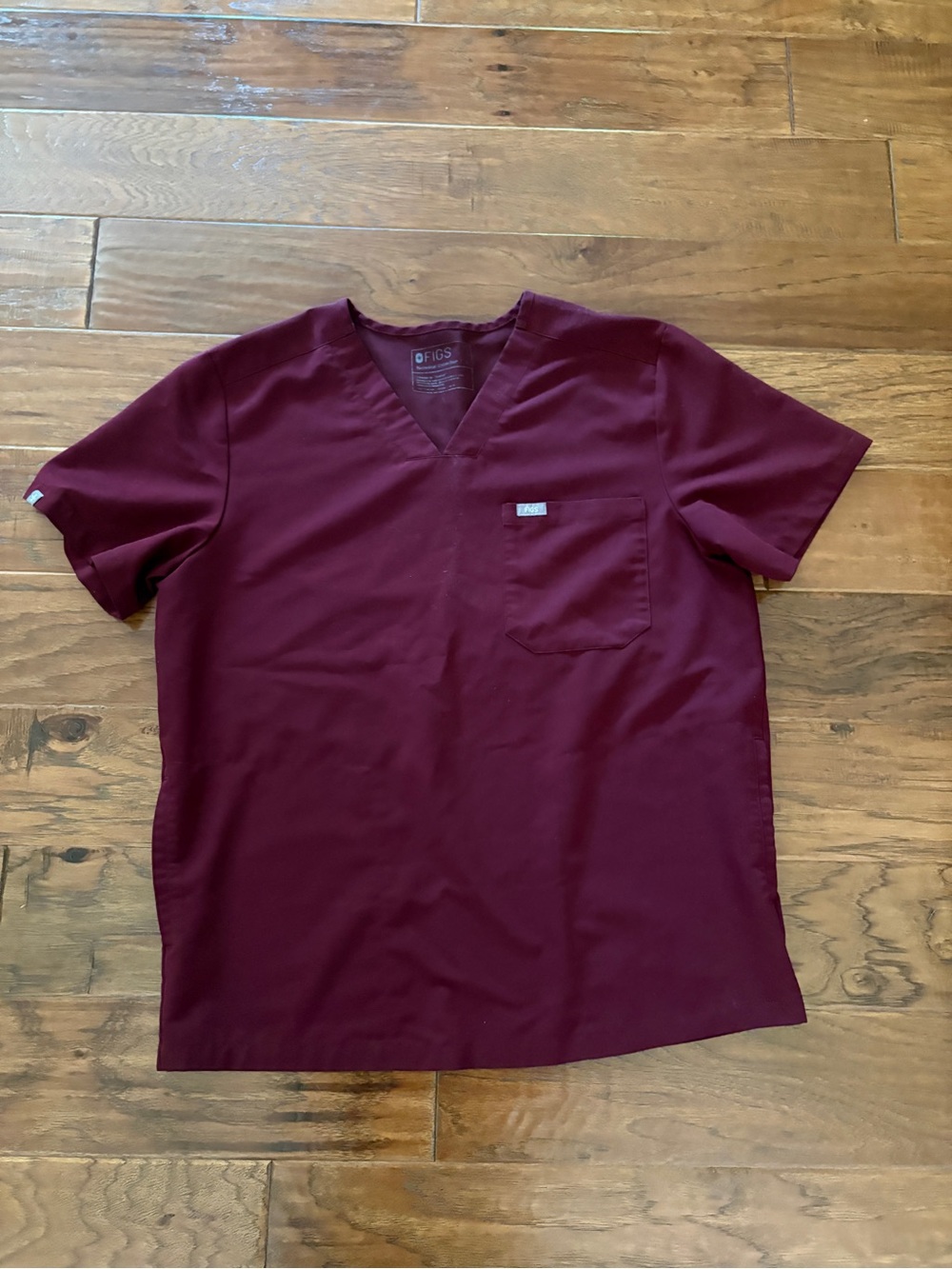 Figs Men’s V-Neck Top in Burgundy